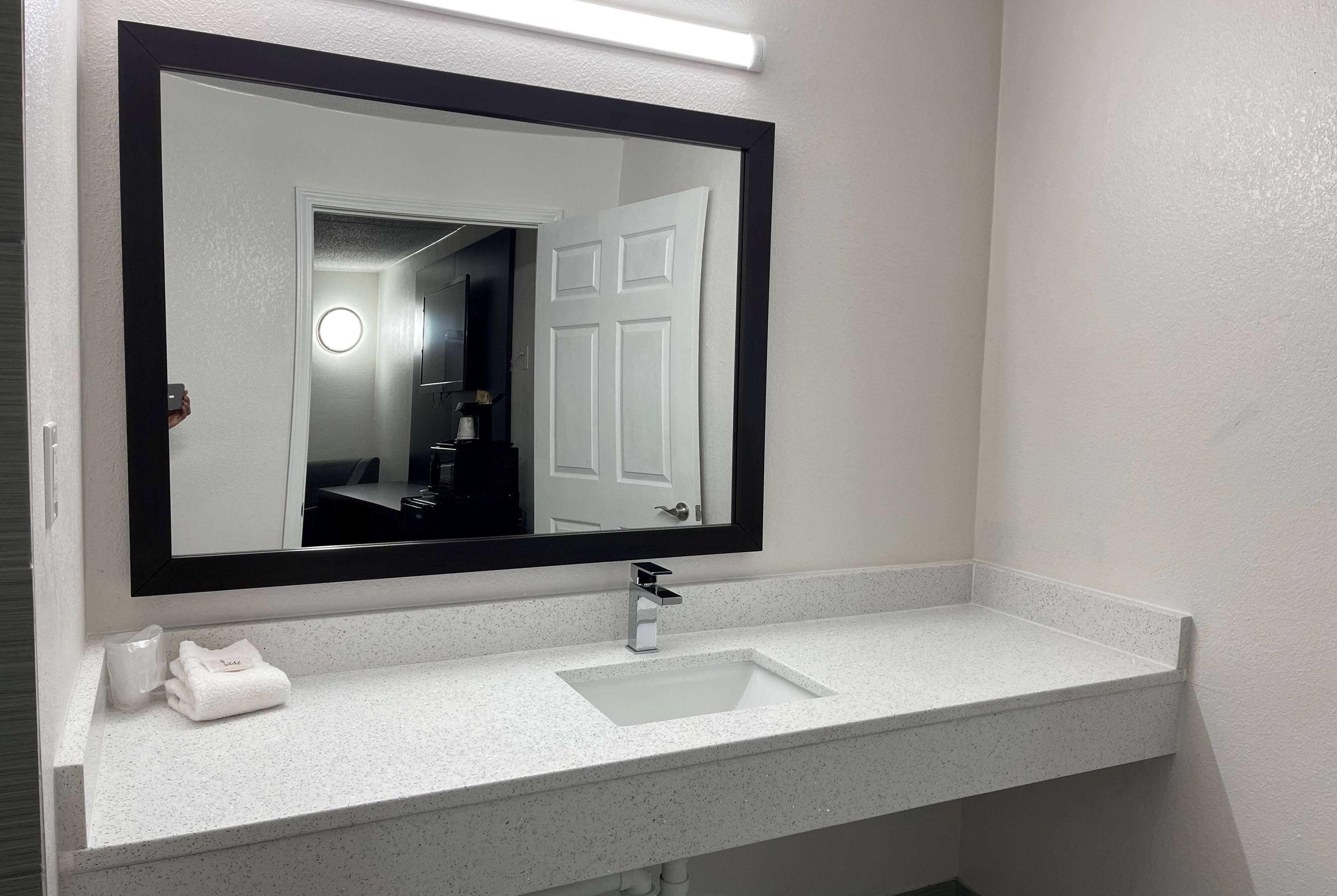 Days Inn By Wyndham Calhoun Ga I-75 And Us-41 Extérieur photo