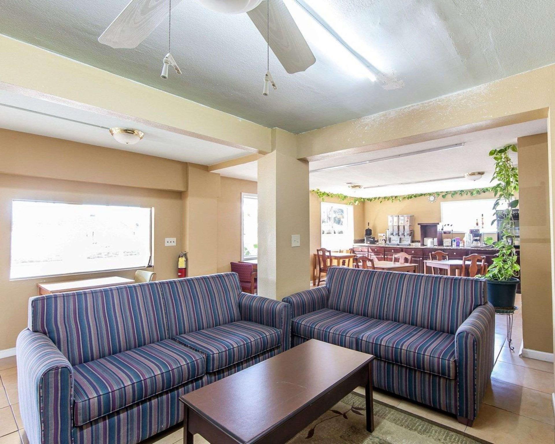 Days Inn By Wyndham Calhoun Ga I-75 And Us-41 Extérieur photo
