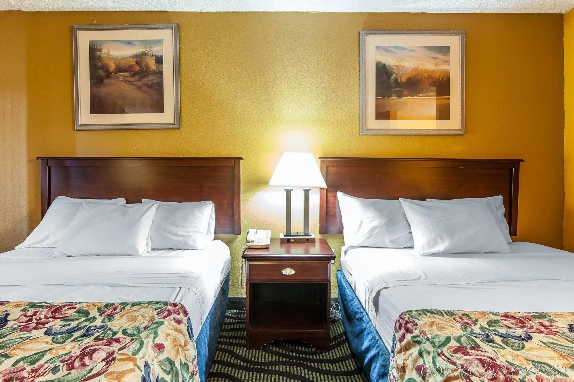 Days Inn By Wyndham Calhoun Ga I-75 And Us-41 Extérieur photo