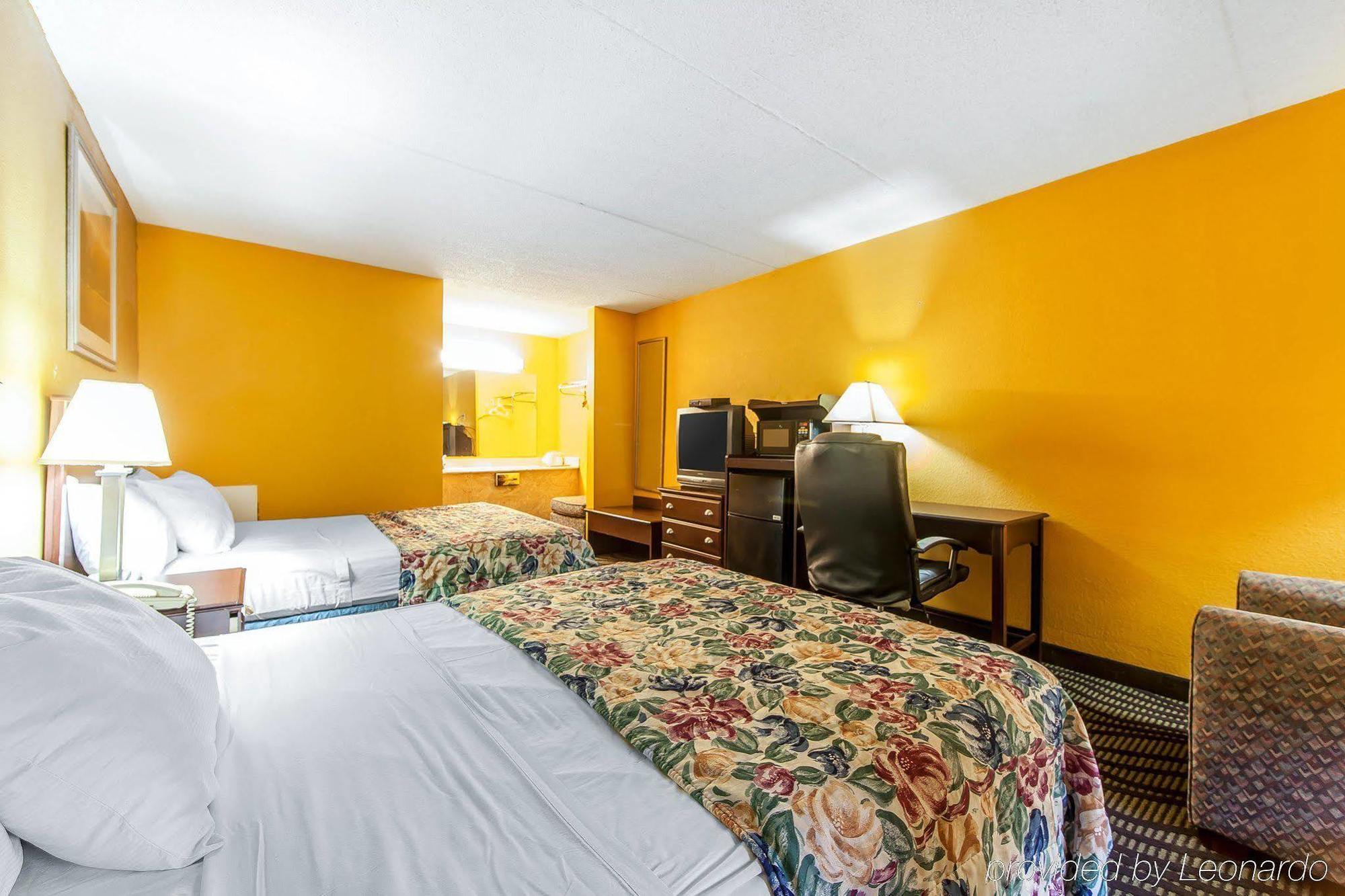 Days Inn By Wyndham Calhoun Ga I-75 And Us-41 Extérieur photo