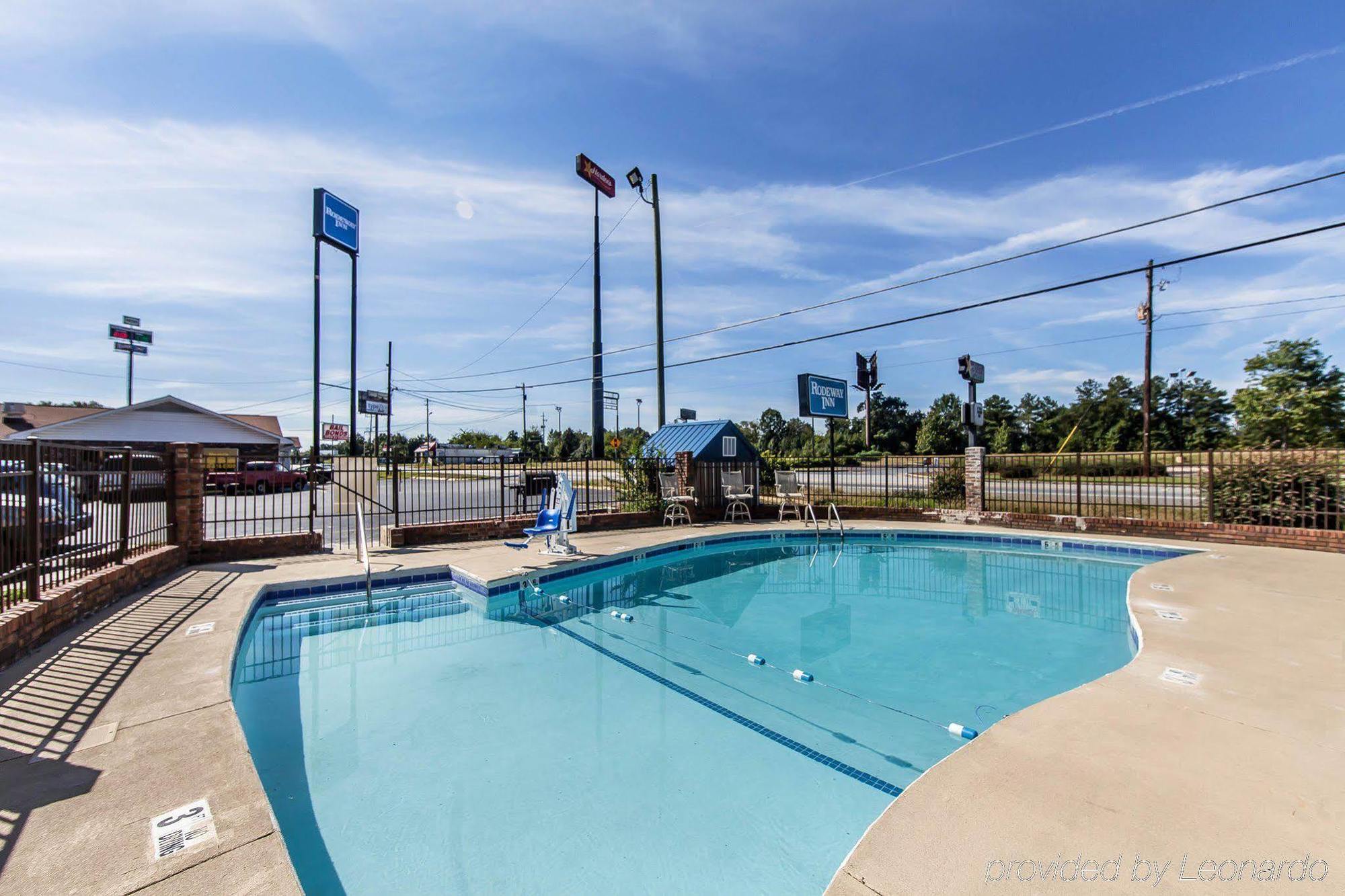 Days Inn By Wyndham Calhoun Ga I-75 And Us-41 Extérieur photo