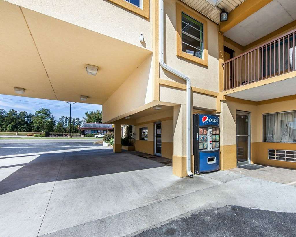 Days Inn By Wyndham Calhoun Ga I-75 And Us-41 Extérieur photo