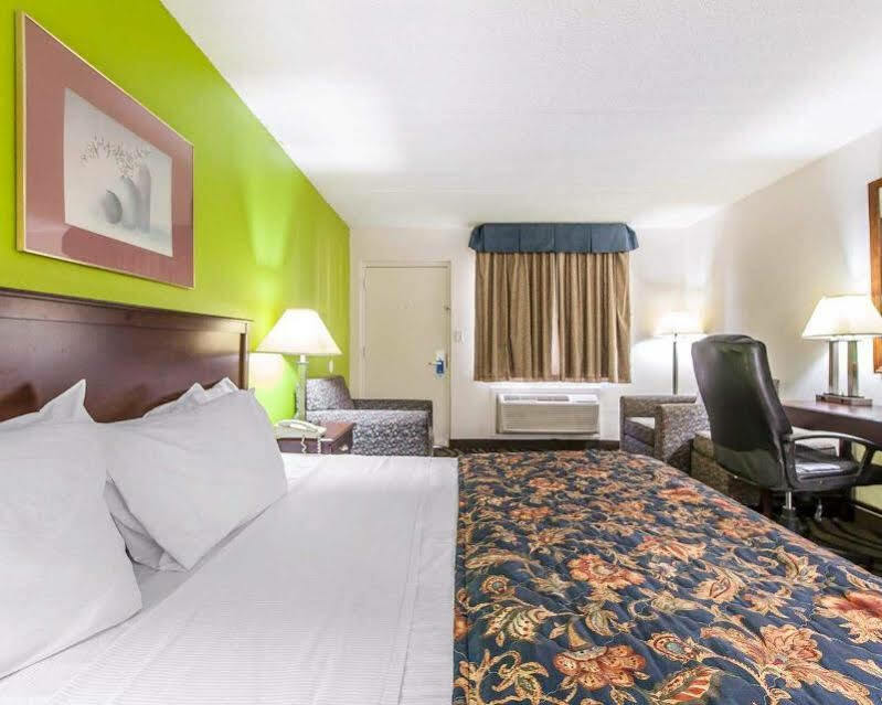 Days Inn By Wyndham Calhoun Ga I-75 And Us-41 Extérieur photo